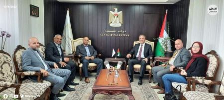 وفد من بلدية جنين يلتقي الوزير احمد عساف المشرف العام على الاعلام الرسمي 