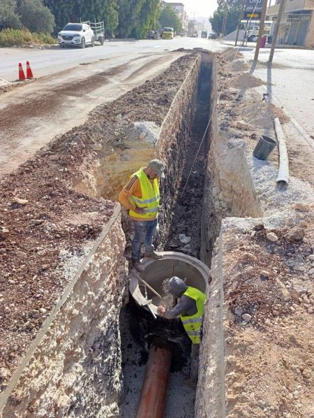 البدء بتنفيذ مشروع الصرف الصحي في حي الالمانية باتجاه دوار النسيم