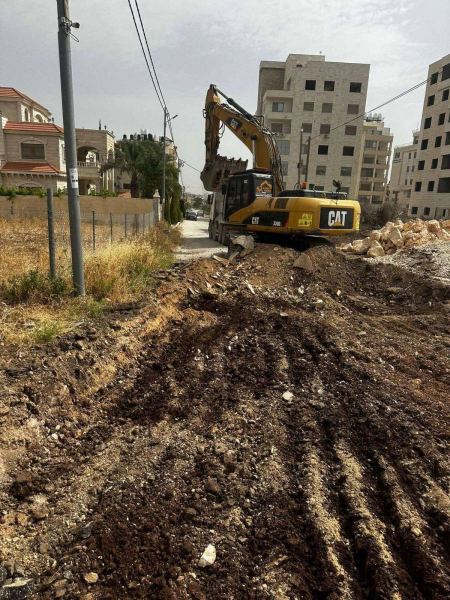 الشروع باعادة تاهيل وتعبيد شارع الواقع خلف مستشفى ابن سينا