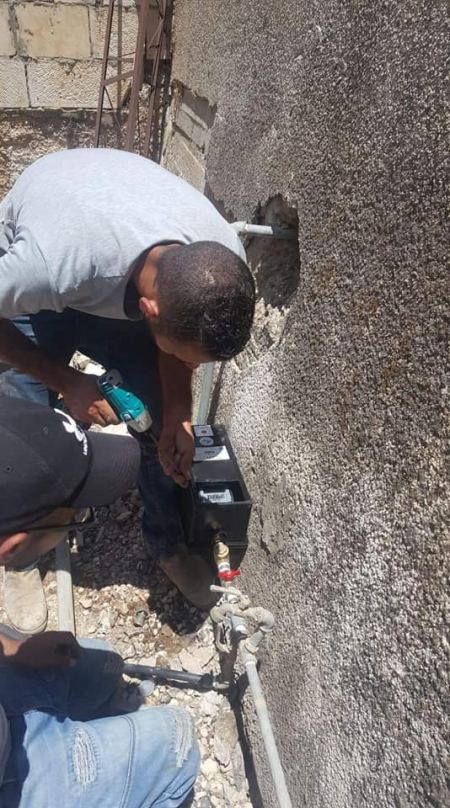 جزء من اعمال قسم المياه في تركيب عدادت مياه مسبقة الدفع في منطقة صباح الخير و صيانة خط المياه الرئيسي المغذي لمنطقة خروبة