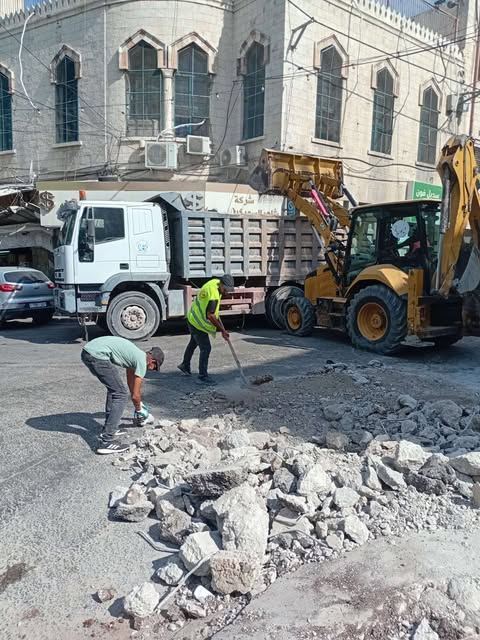 أعادة تأهيل الدوار الرئيسي وتنظيف عبارات مياه الامطار 